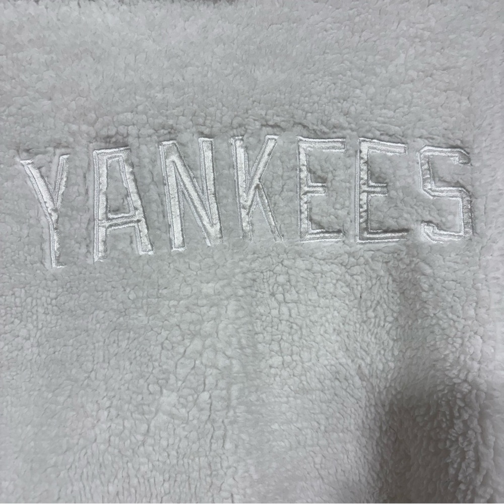 DKNY Sport New York Yankees Sherpa Hoodie Pullover White Women's Size Small - Picture 2 of 11